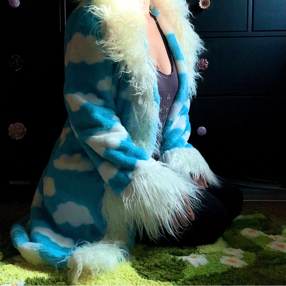 🪻[ Dolls Kill ] x dELiA*s Dreamscape Love Faux Fur Cloud Print Coat Festival - Picture 8 of 13